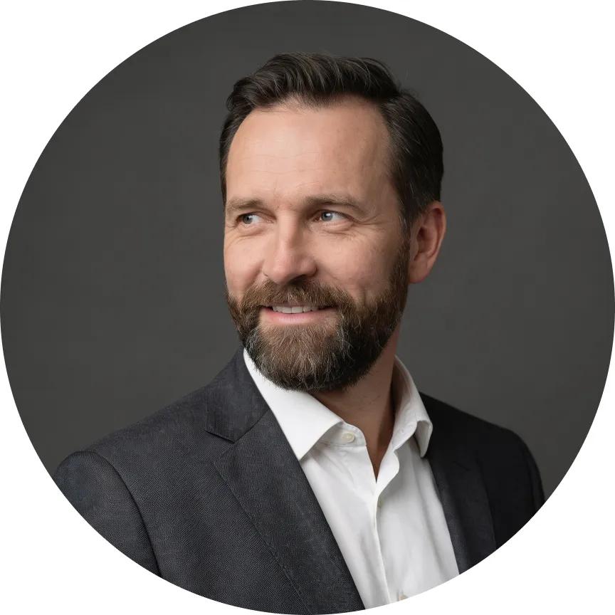 Fade image Студент МБА Васильев Пётр